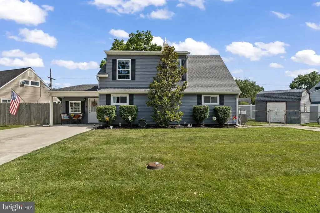 190 Northpark Dr, LEVITTOWN