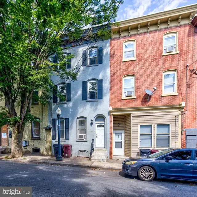 715 W 8th St, Wilmington