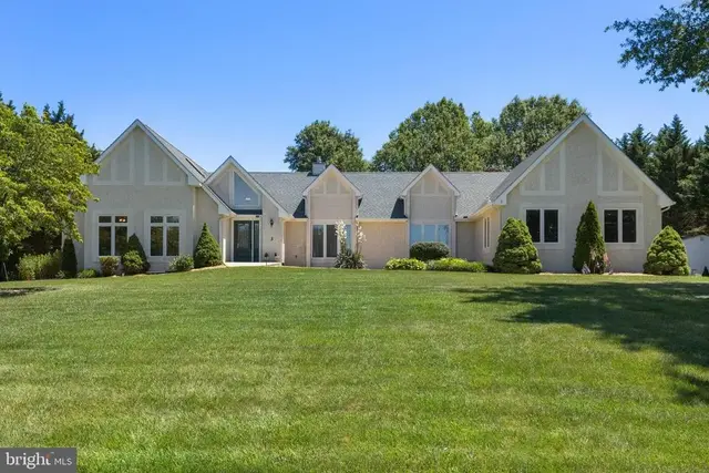 3 Meadow Dr, Middletown