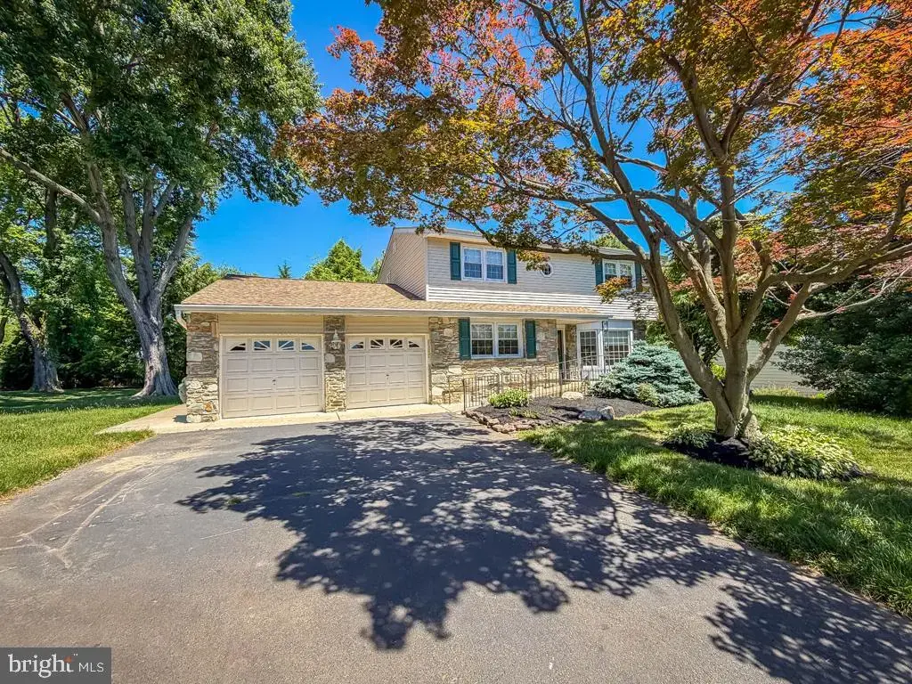 16 Upton Ln, YARDLEY