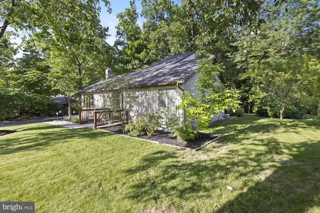 8 Hill Dr, East Berlin