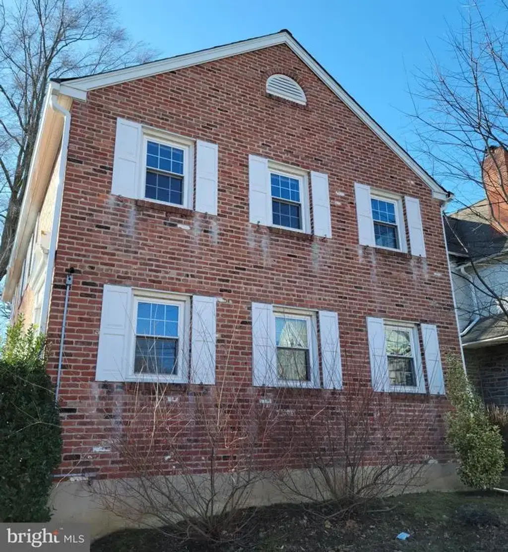 230 N Essex Ave #1st, NARBERTH