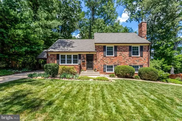 8916 Moreland Ln, Annandale