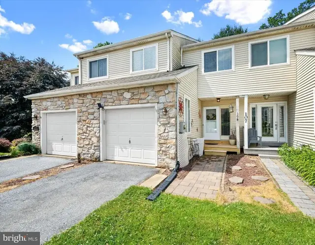 109 Register Dr, Newark