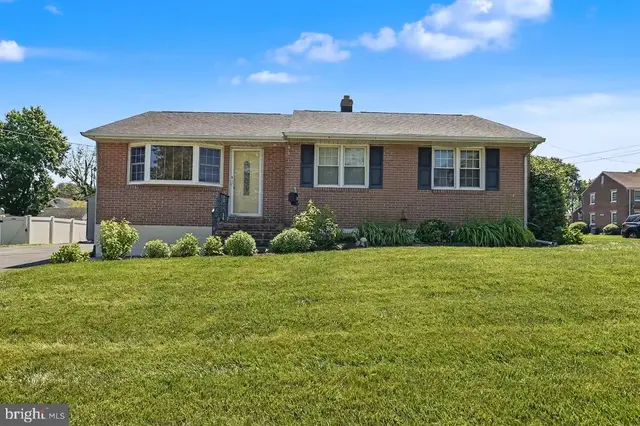 105 Macarthur Dr, Wilmington