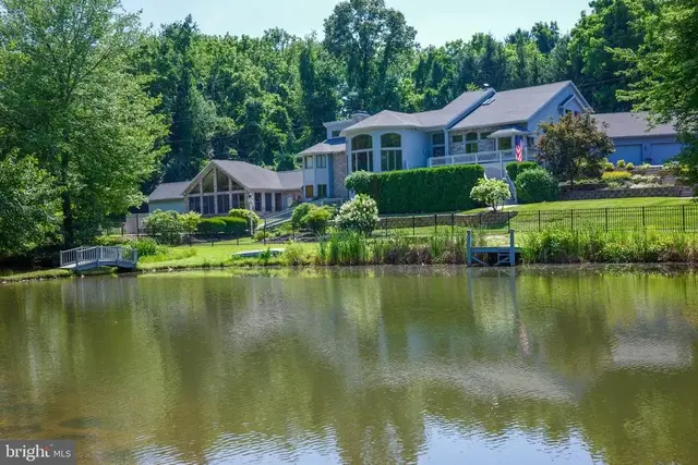 3020 Pond Dr, York