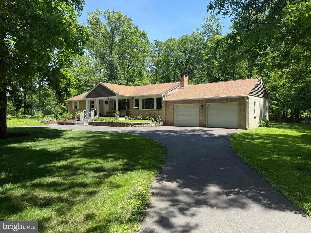 887 W Saw Mill Rd, QUAKERTOWN