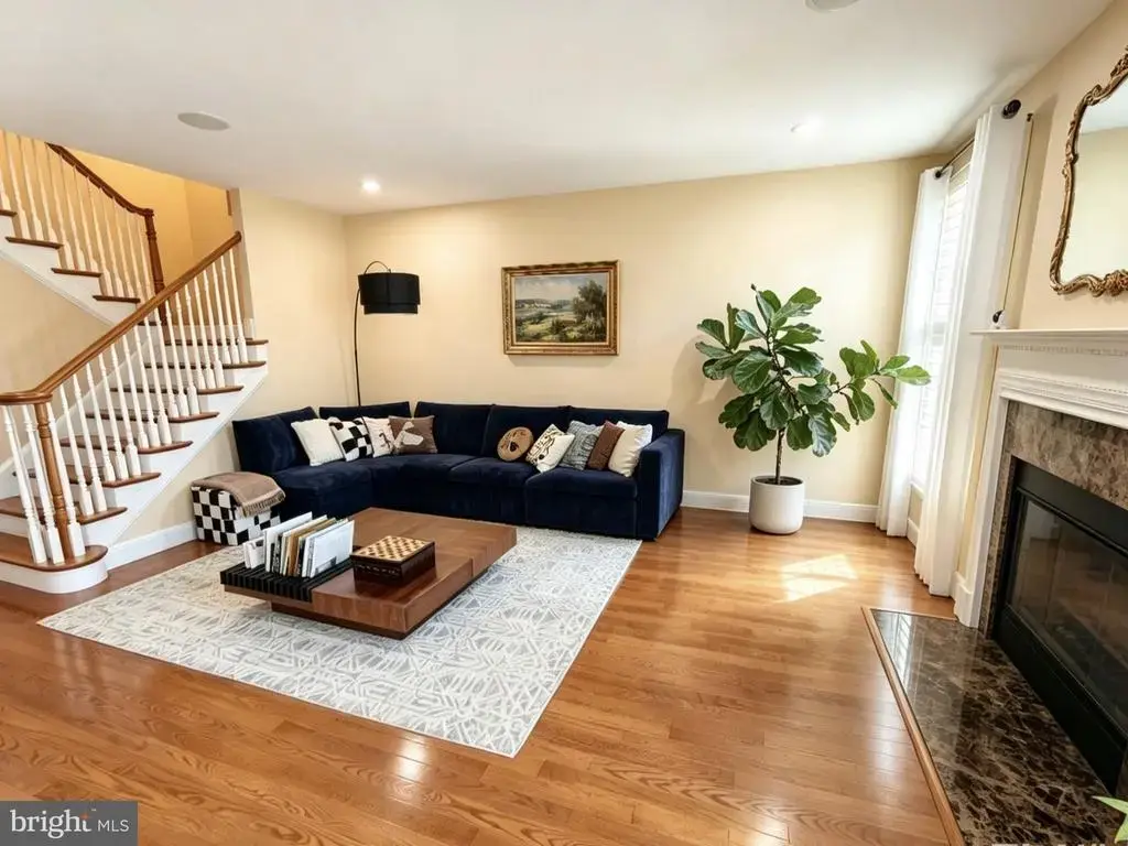 562 Farmdale Cir, BLUE BELL