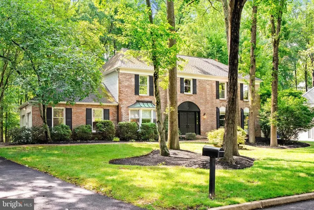 4 Theresa Dr, LAWRENCEVILLE