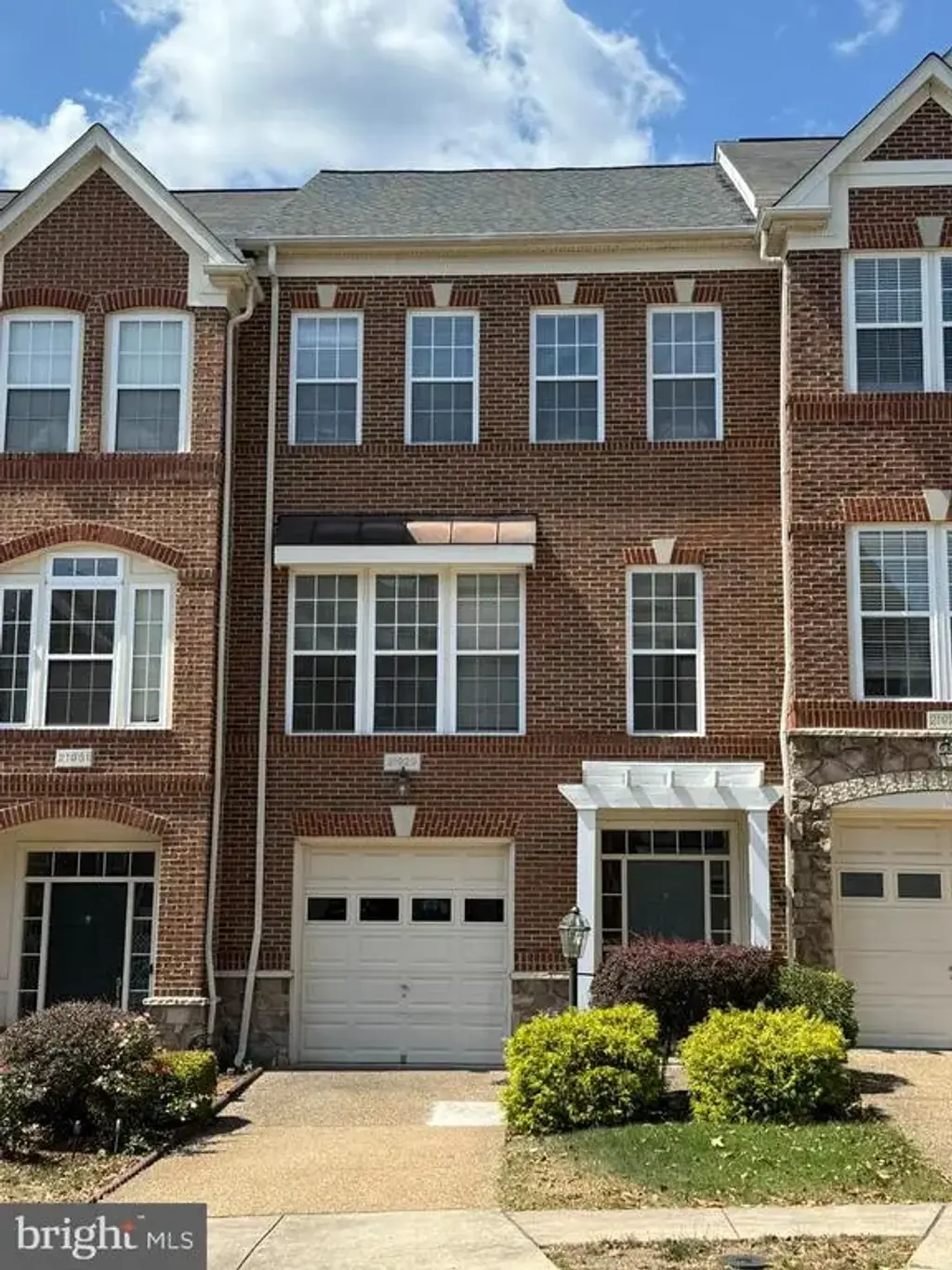 21929 Bayard Ter, BROADLANDS