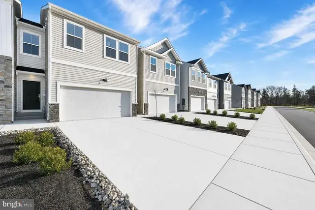 613 W North St, Smyrna