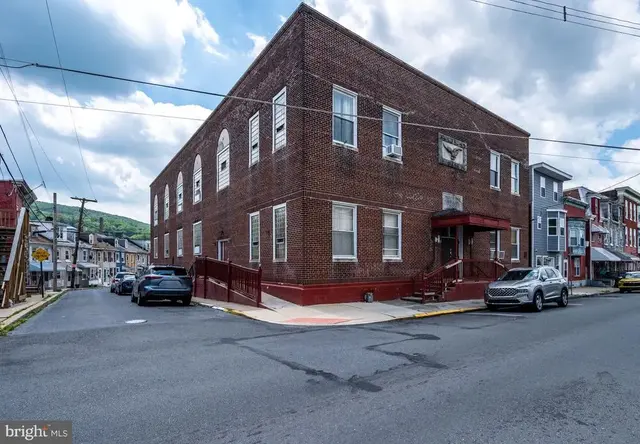 816 Bingaman St, Reading