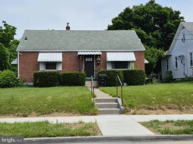 1048 Woodland Ave, Winchester