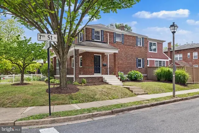 638 N Nelson St N, Arlington