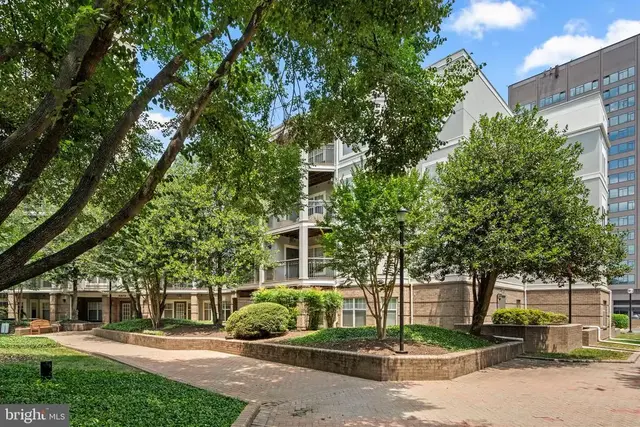 5575 Seminary Rd #102, Falls Church