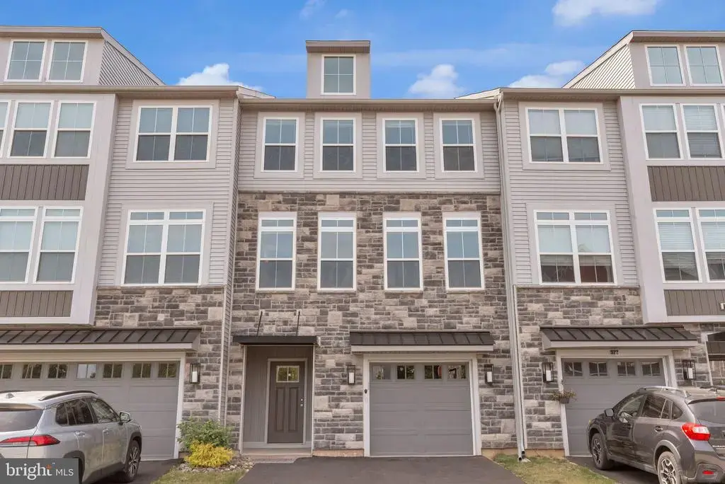 10 Independence Ct, PERKASIE