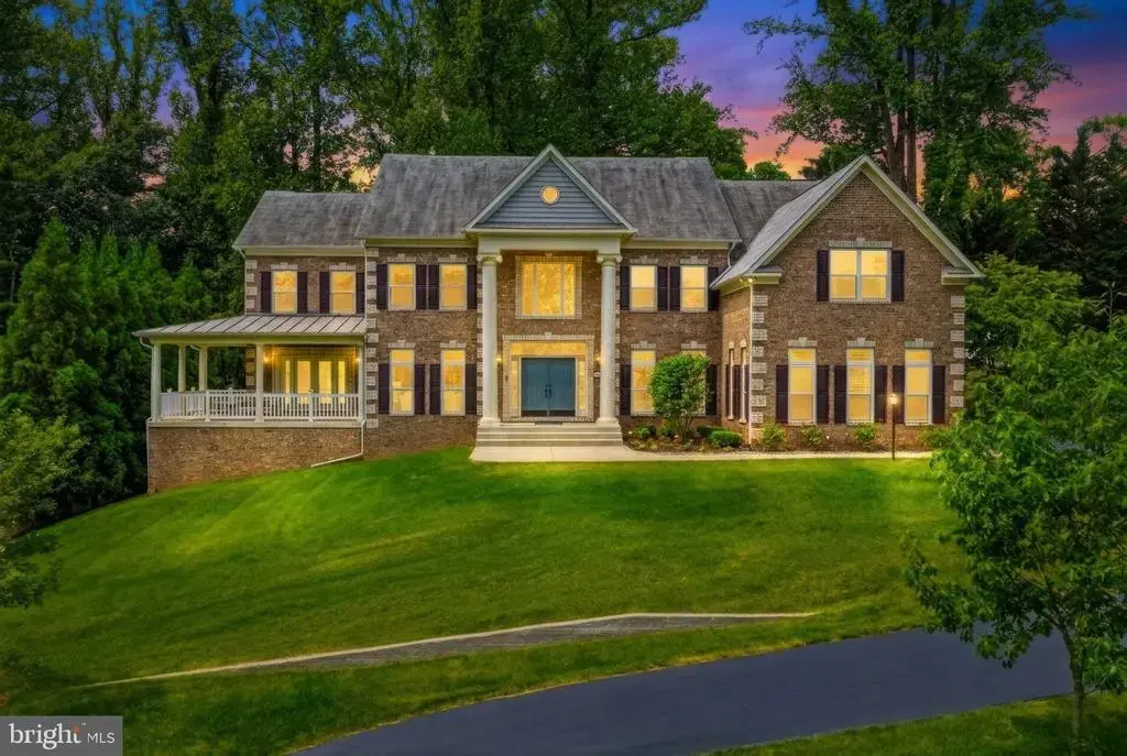 7821 Old Falls Rd, MCLEAN
