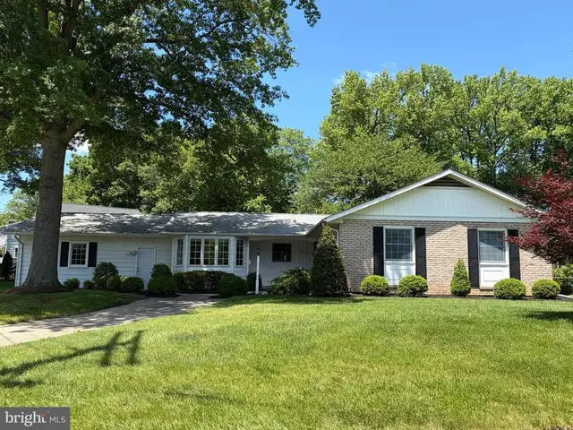 504 Apple Rd, Newark