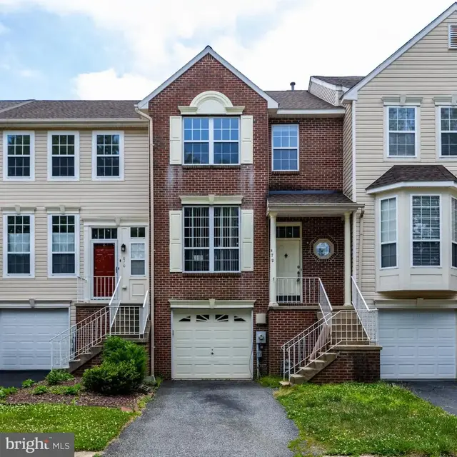 872 N Waterford Ln, Wilmington