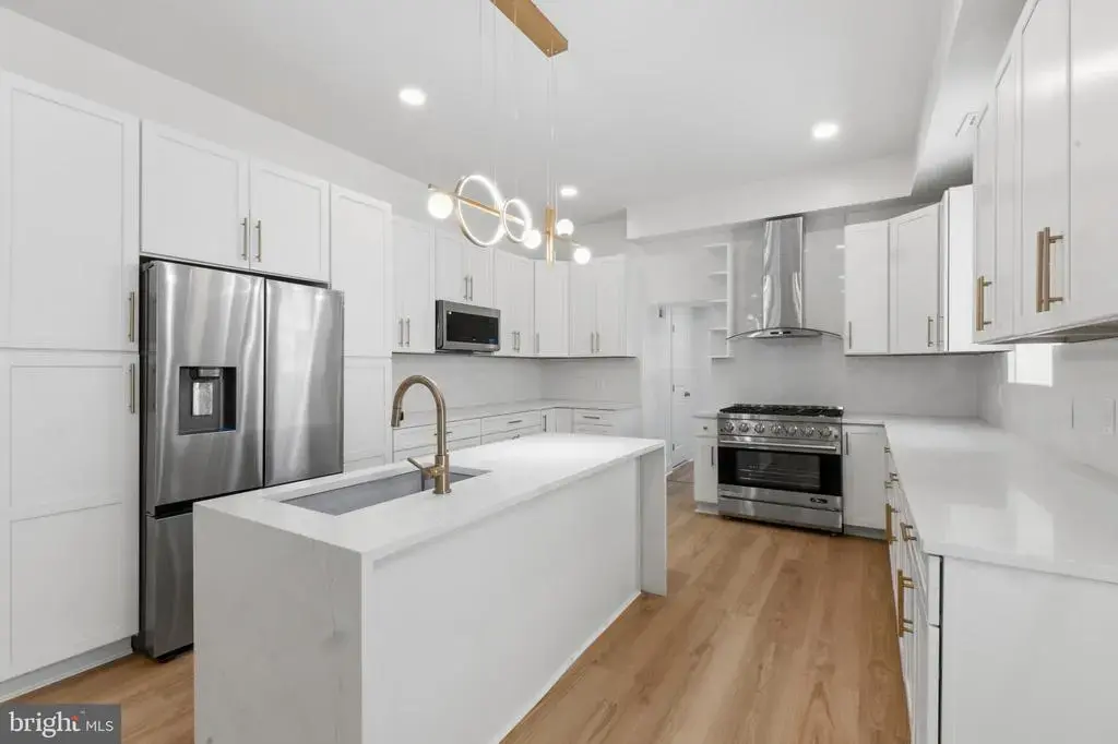 83 W Sharpnack St, PHILADELPHIA