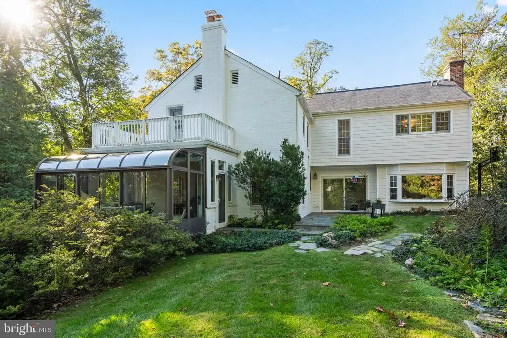 2827 Maple Ln, FAIRFAX