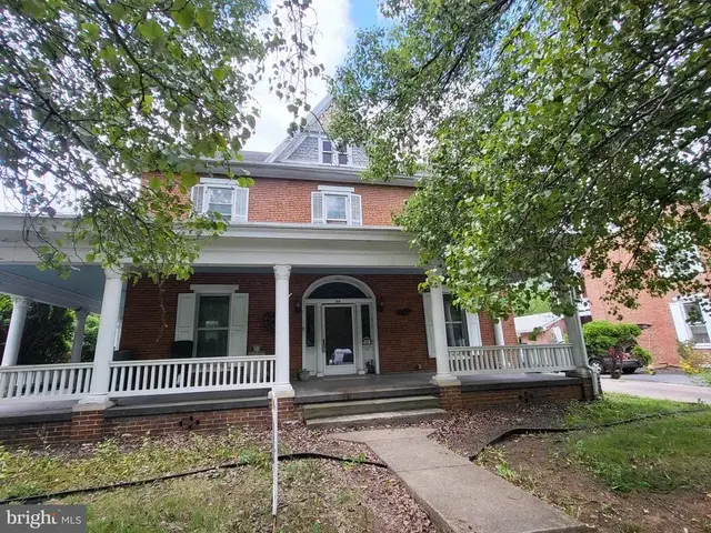 24 Church St, Mercersburg