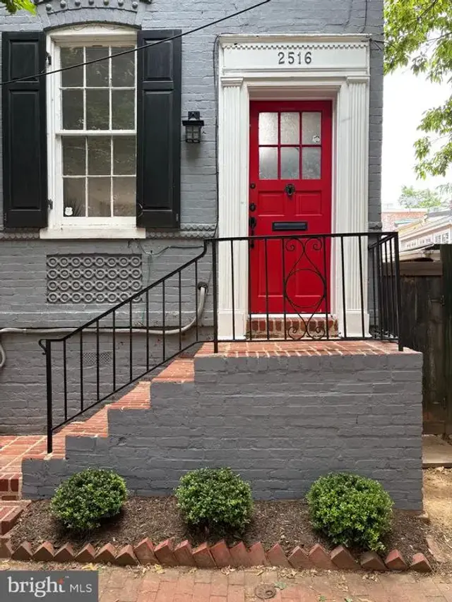 2516 East Pl Nw, Washington