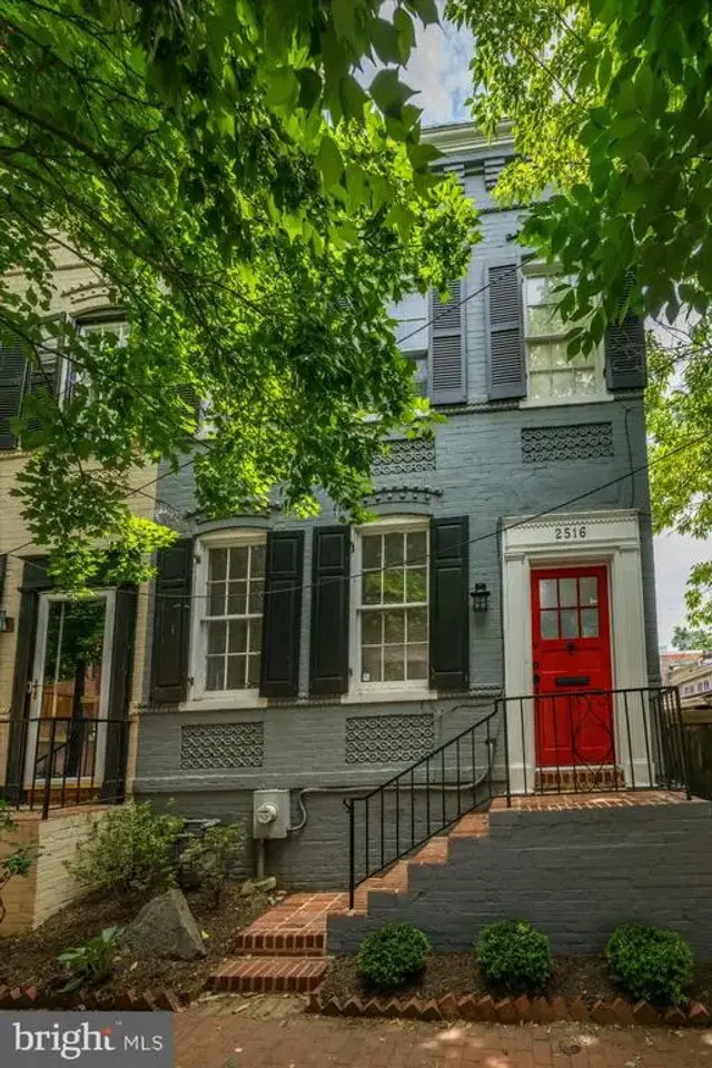2516 East Pl Nw, Washington