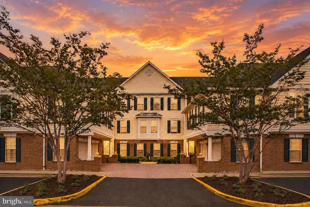 25320 Lake Mist Sq #103, CHANTILLY