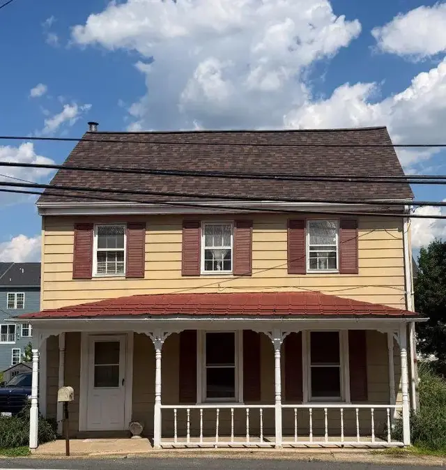 106 N Main St, Woodsboro