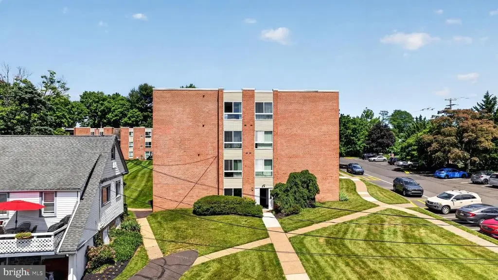 303 W State St, DOYLESTOWN