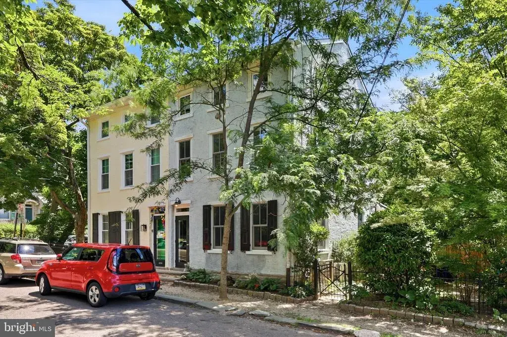104 W Gravers Ln, PHILADELPHIA