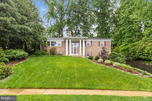 6225 Kellogg Dr, Mclean
