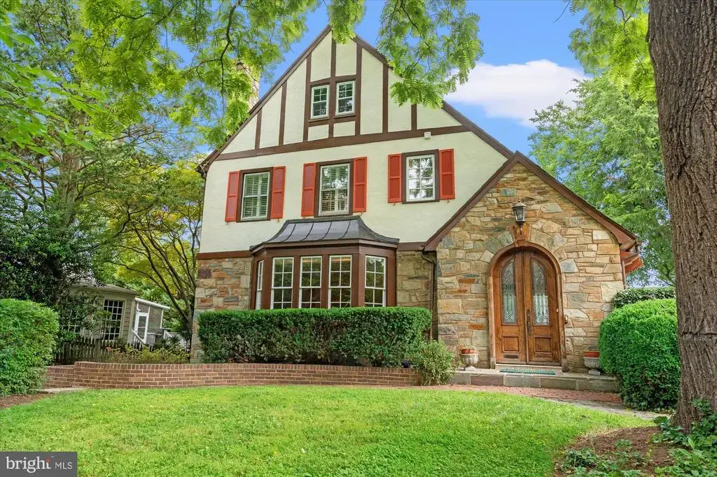 4613 Langdrum Ln, CHEVY CHASE