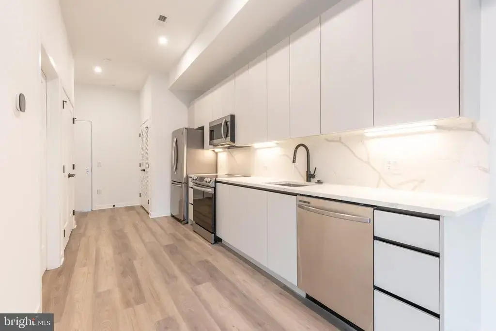 3120 W Jefferson St #203, PHILADELPHIA