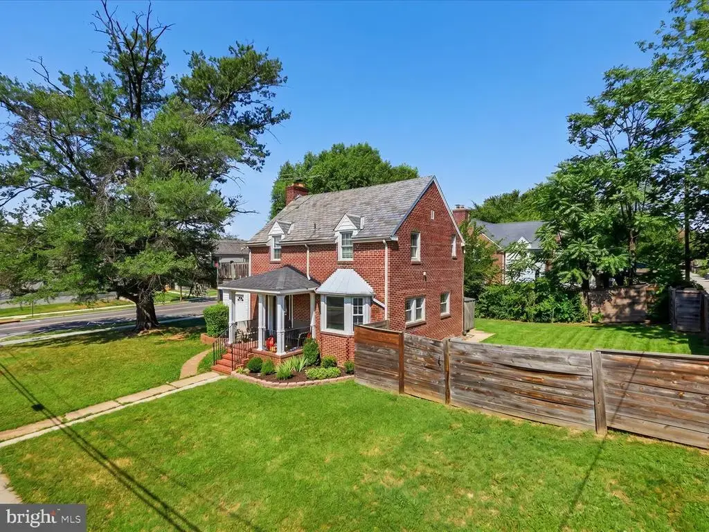 1494 Douglas St Ne, WASHINGTON