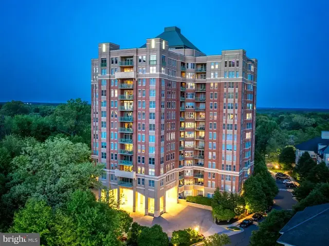 11776 Stratford House Pl #1106, Reston