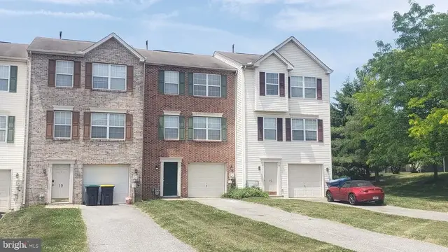 17 Bridle Path, Wilmington