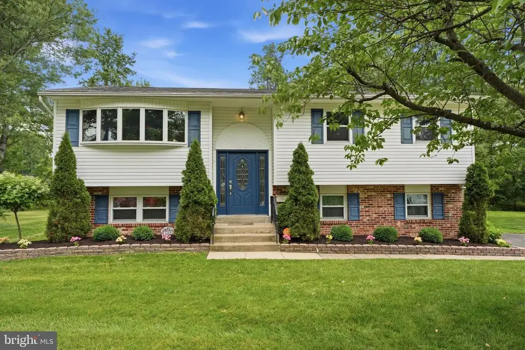 688 Fairfield Dr, WARMINSTER