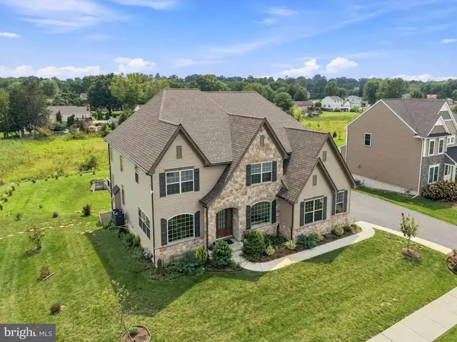 454 E Delp Rd, Lancaster