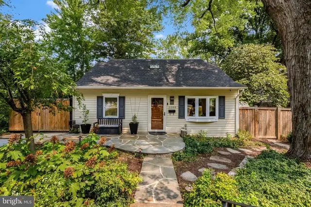3200 Burgundy Rd, Alexandria