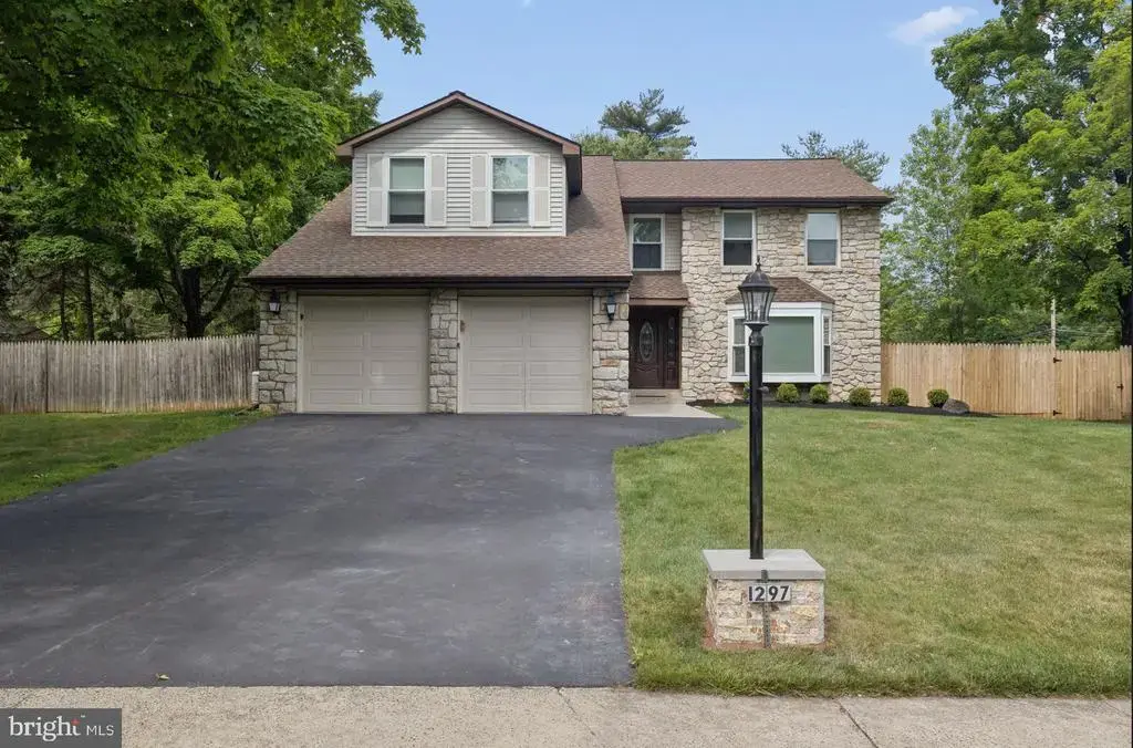 1297 Quarry Commons Dr, YARDLEY