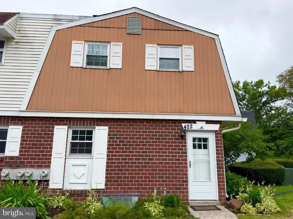 422 Village Ln, POTTSTOWN