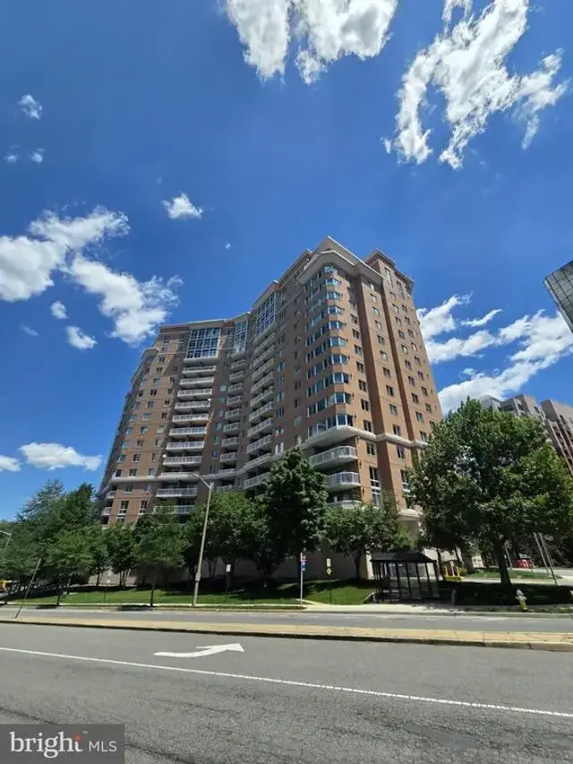 3101 N Hampton Dr #1011, Alexandria