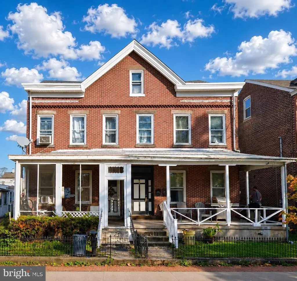 944 Lamberton St, 2nd Fl Trenton, Nj 08611, TRENTON