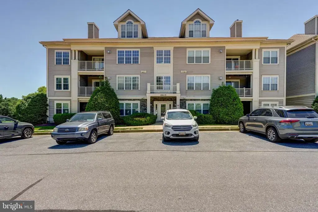 8905 Stone Creek Pl #102, PIKESVILLE
