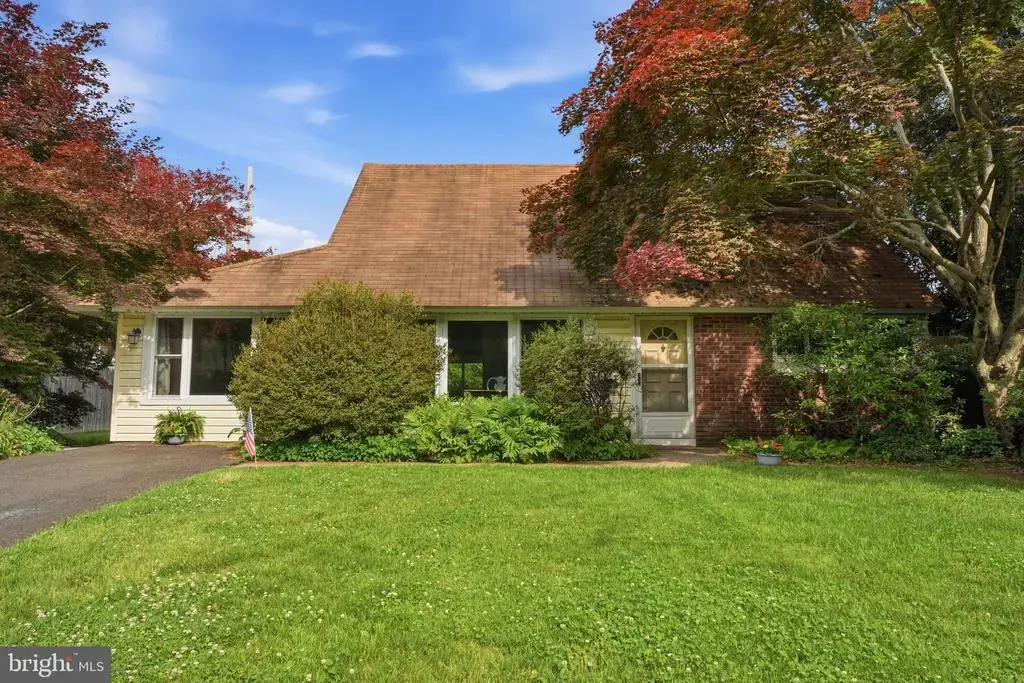 58 Trail Rd, LEVITTOWN