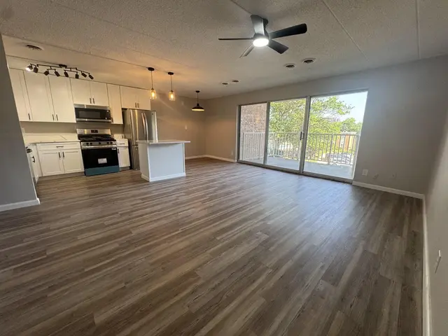 2616 Redcoat Dr #191, Alexandria