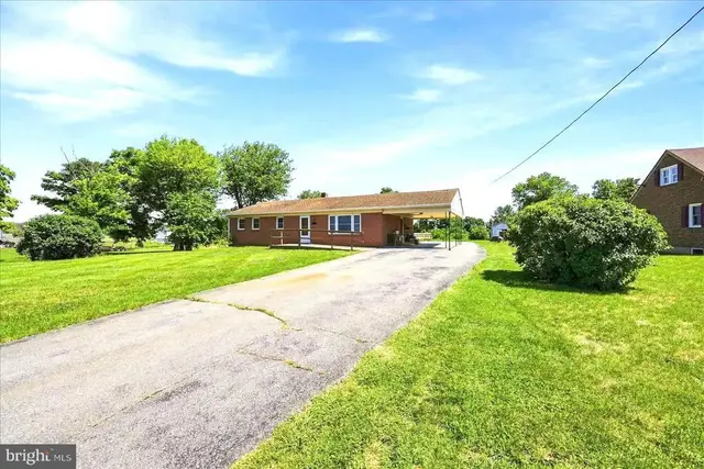 735 Redbud, Winchester
