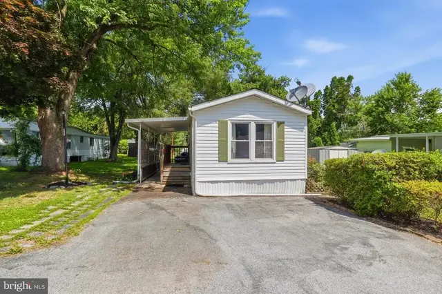 487 Capital Dr, York